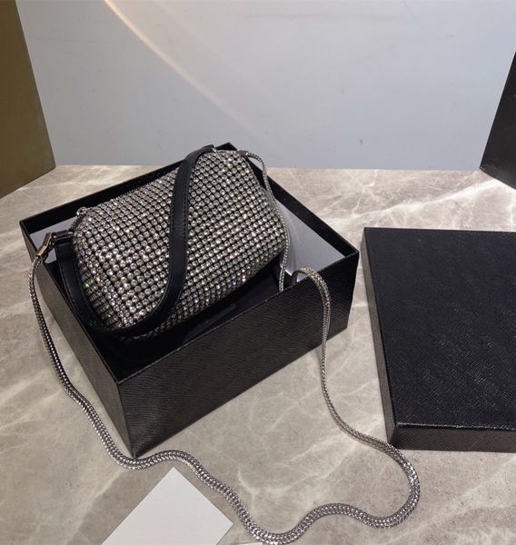 handle bag shiny handheld cool belt chain luxury high end designer solid color all diamond street style noblewoman grace
handle bag shiny handheld cool belt chain luxury high end designer solid color all diamond street style noblewoman grace