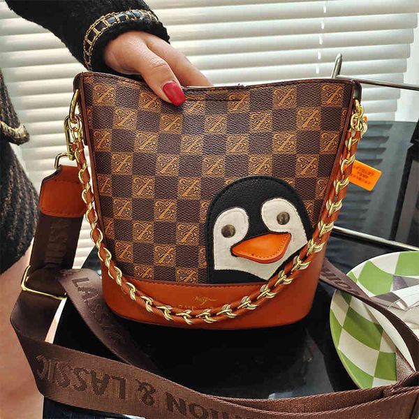 2022 factory wholesale children's and mother's women's fashion ins printed bucket small cute penguin messenger bag kyf4
2022 factory wholesale children's and mother's women's fashion ins printed bucket small cute penguin messenger bag kyf4