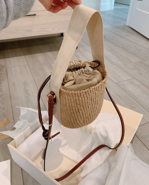high-end designer women fresh straw bag basket capacity is very large luxury fashion brands custom exclusive brand single shoulder bags 
high-end designer women fresh straw bag basket capacity is very large luxury fashion brands custom exclusive brand single shoulder bags