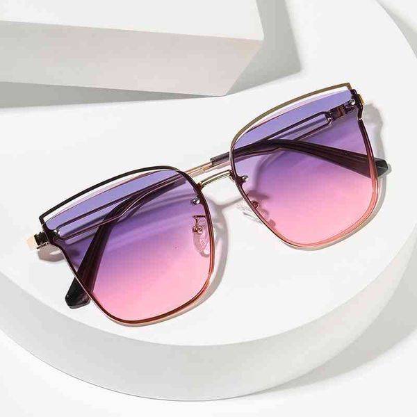 new fancy fashion men's and women's fashion street shooting sunglasses personality cool optical glass wnil, White;black
new fancy fashion men's and women's fashion street shooting sunglasses personality cool optical glass wnil, White;black