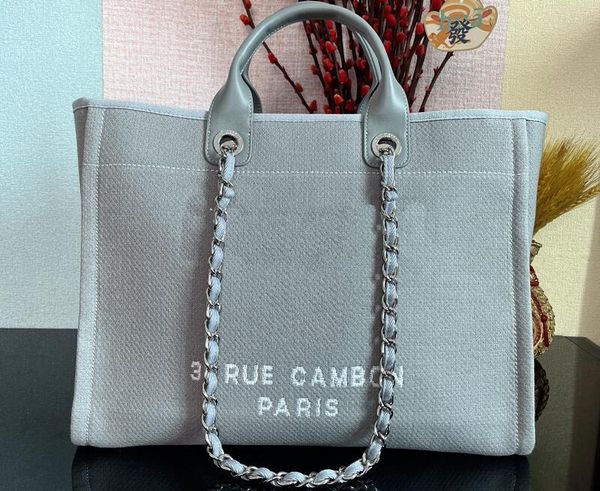realfine bags a66941 38cm grey color maxi shopping handbags lambskin leather purse for women gold/silver-tone metal hardware come with dust
realfine bags a66941 38cm grey color maxi shopping handbags lambskin leather purse for women gold/silver-tone metal hardware come with dust