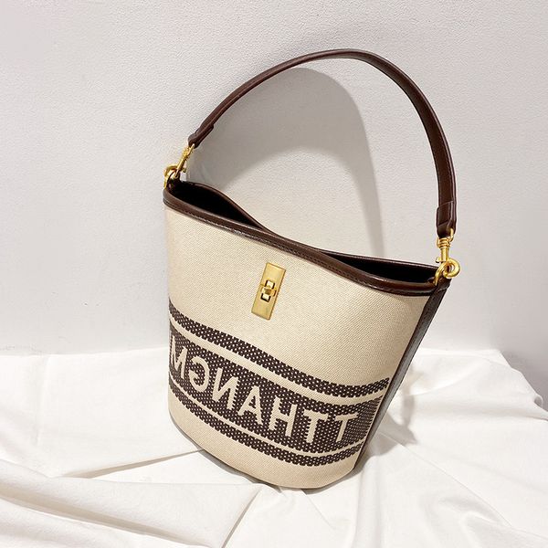 designer bags letter embroidered bucket triumphal arch single shoulder messenger bag simple hand carrying 2022 spring new fashion women'
designer bags letter embroidered bucket triumphal arch single shoulder messenger bag simple hand carrying 2022 spring new fashion women'