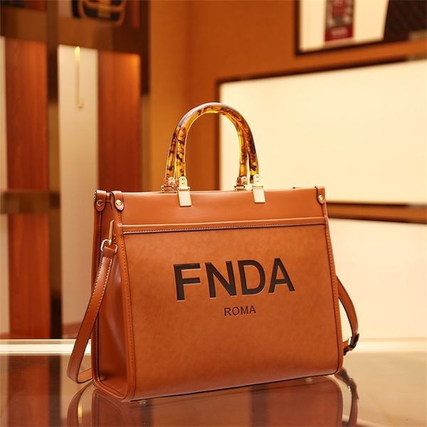 purses aa fashion female 2022 spring new fashion versatile atmosphere tote bag portable single shoulder diagonal bag
purses aa fashion female 2022 spring new fashion versatile atmosphere tote bag portable single shoulder diagonal bag