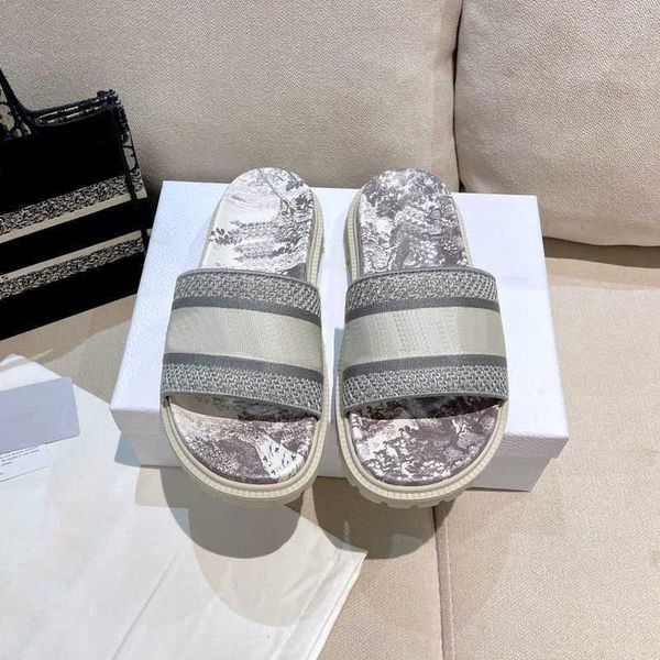 2022 fashion womens thick bottom paris slippers embroidered floral brocade girls beach flip flops flat summer loafers striped oblique hyg, Black
2022 fashion womens thick bottom paris slippers embroidered floral brocade girls beach flip flops flat summer loafers striped oblique hyg, Black