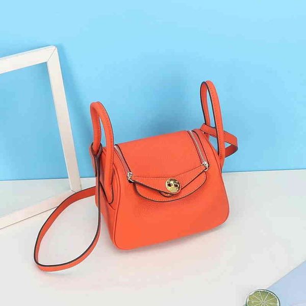 2022 autumn and winter new h family head leather 18cm mini lindi leather medicine case bag portable messenger women's bag luxury design
2022 autumn and winter new h family head leather 18cm mini lindi leather medicine case bag portable messenger women's bag luxury design