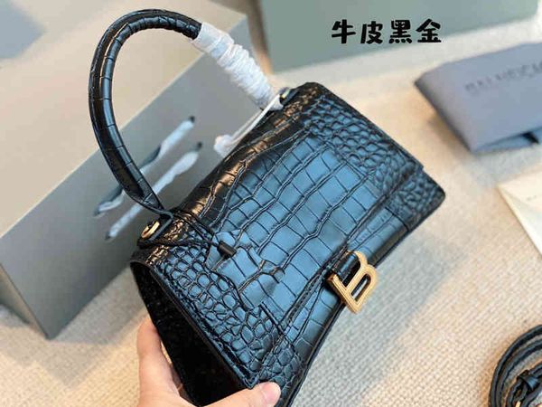classic women balencaigass bags head leather hourglass bag b family hand single shoulder crocodile pattern small fashion slung versatile fem
classic women balencaigass bags head leather hourglass bag b family hand single shoulder crocodile pattern small fashion slung versatile fem