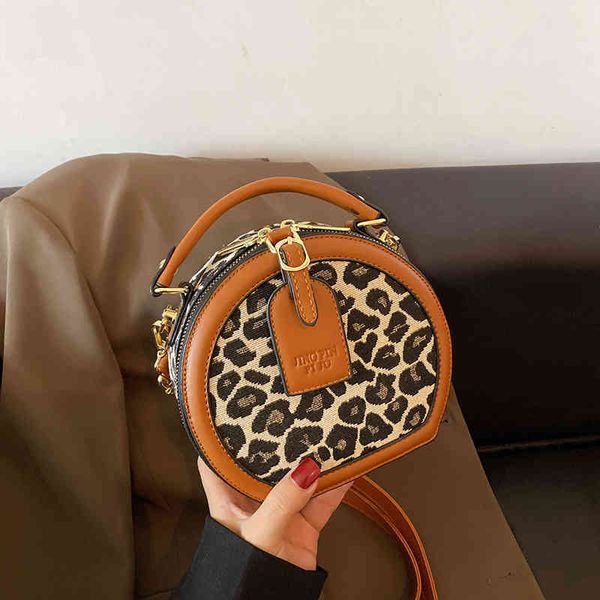 2022 factory wholesale new round cake female new foreign style simple single shoulder messenger bag fashion portable small round bag
2022 factory wholesale new round cake female new foreign style simple single shoulder messenger bag fashion portable small round bag