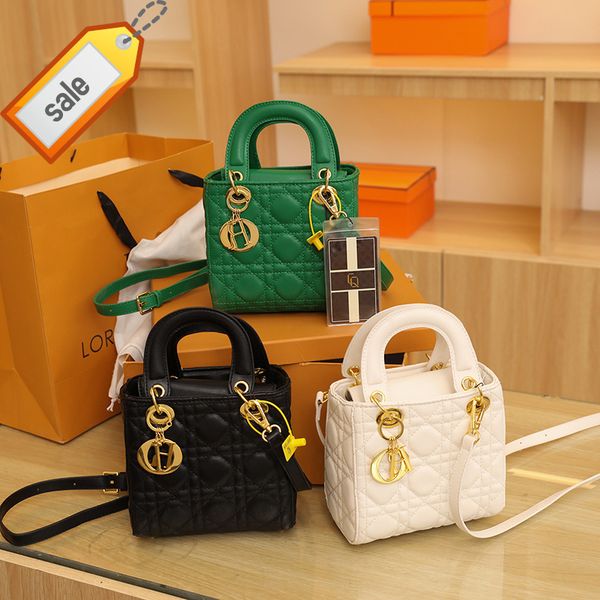 new high-grade texture small lingge portable style capacity ladies tassel shoulder bag large letter handbag casual factory outlet
new high-grade texture small lingge portable style capacity ladies tassel shoulder bag large letter handbag casual factory outlet