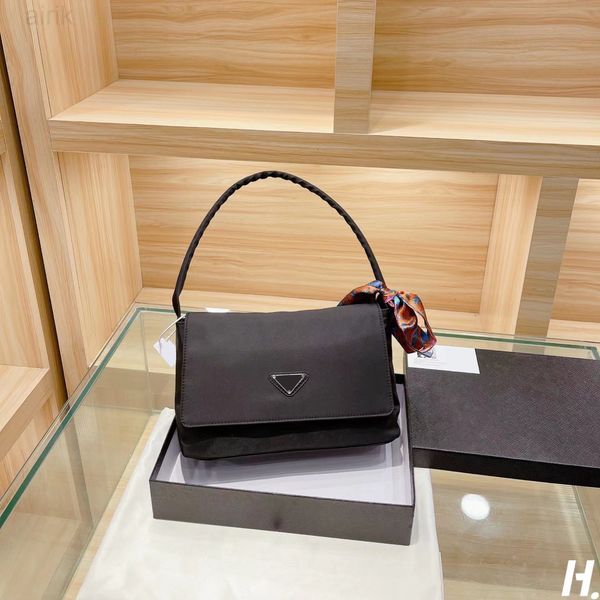 designers bags luxurys women shoulder handbag large capacity handbag nylon underarm bag purse black versatile practical style
designers bags luxurys women shoulder handbag large capacity handbag nylon underarm bag purse black versatile practical style