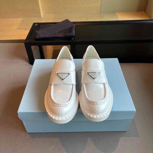 dress shoes chaopai p's bright face thick bottom british style women's leather metal round head anti-skid single shoes lefu, Black
dress shoes chaopai p's bright face thick bottom british style women's leather metal round head anti-skid single shoes lefu, Black