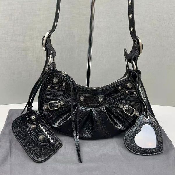 luxury designer handbags women handbag crossbody motorcycle bag leather fashion trend ladies handle tote with cosmetic mirror 32 crescent 38
luxury designer handbags women handbag crossbody motorcycle bag leather fashion trend ladies handle tote with cosmetic mirror 32 crescent 38
