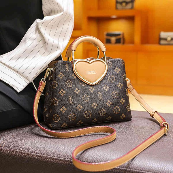 2022 new trend women's handbag leather love shoulder bucket bag2022 trendy fashion design ladies sachet
2022 new trend women's handbag leather love shoulder bucket bag2022 trendy fashion design ladies sachet
