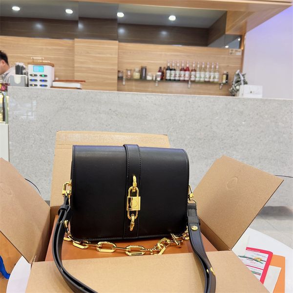 jiang original style lock postman bag genuine leather presbyopia totes portable female handbag shoulder bags designer handbags
jiang original style lock postman bag genuine leather presbyopia totes portable female handbag shoulder bags designer handbags
