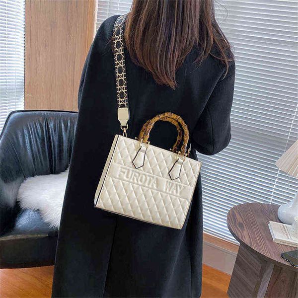 factory outlet deals summer commuter large capacity tote lingge embroidery thread portable women's bag wide shoulder belt simple single
factory outlet deals summer commuter large capacity tote lingge embroidery thread portable women's bag wide shoulder belt simple single