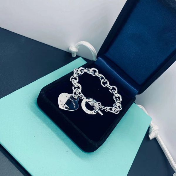 2022 brand original jewelry cuff designer ot buckle silver heart pendant women's fashion simple high-end thick chain bracelet, White
2022 brand original jewelry cuff designer ot buckle silver heart pendant women's fashion simple high-end thick chain bracelet, White