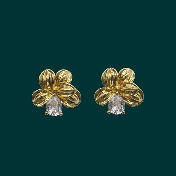 french retro camellia zircon stud earrings 925 silver needle light luxury literary temperament flower fashion wild jewelry gift, Golden;silver
french retro camellia zircon stud earrings 925 silver needle light luxury literary temperament flower fashion wild jewelry gift, Golden;silver