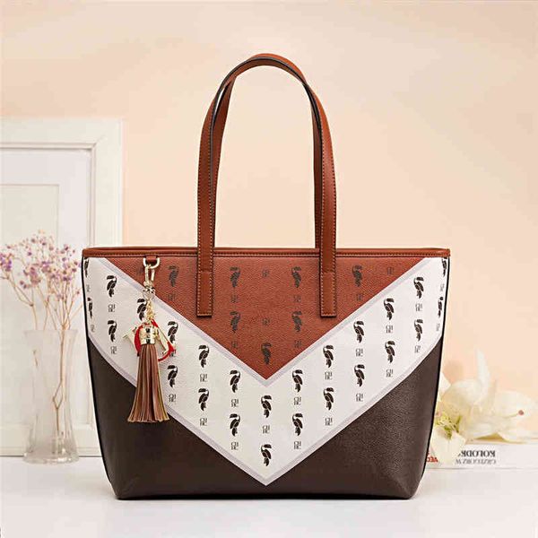 2022 new 100% genuine cowhide large-capacity printed letters chch hchc all-match messenger handbag famous luxury designer cc
2022 new 100% genuine cowhide large-capacity printed letters chch hchc all-match messenger handbag famous luxury designer cc