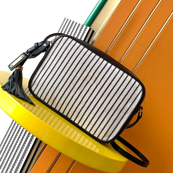 2022 fashion purse designer bag women totes shoulder bags cowskin genuine leather handbag scarf charm with shoulders handbags straps and pac, Black;red
2022 fashion purse designer bag women totes shoulder bags cowskin genuine leather handbag scarf charm with shoulders handbags straps and pac, Black;red