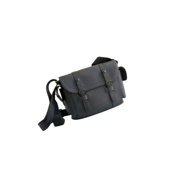 luxury design new fashion high-quality texture large-capacity one-shoulder messenger bag
luxury design new fashion high-quality texture large-capacity one-shoulder messenger bag