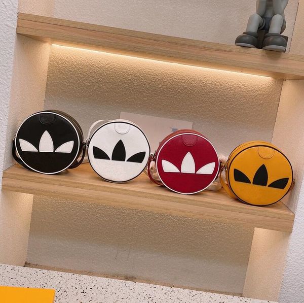 gold & sliver chain new round bag handbag handbag lady shoulder bags cross body bags hardware ladies wallet phone bag
gold & sliver chain new round bag handbag handbag lady shoulder bags cross body bags hardware ladies wallet phone bag