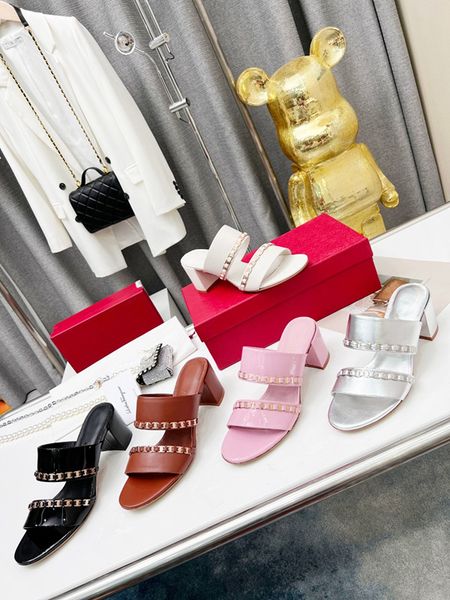 2022 new style genuine leather sandals thick heels shoes fashionable and simple women chain decoration outdoor casual slippers, Black
2022 new style genuine leather sandals thick heels shoes fashionable and simple women chain decoration outdoor casual slippers, Black