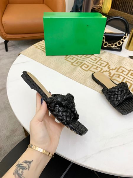 designer bee leather men slippers soft cowhide lazy women shoes metal black buckle beach mules classic embellished tiger snake lady large si
designer bee leather men slippers soft cowhide lazy women shoes metal black buckle beach mules classic embellished tiger snake lady large si