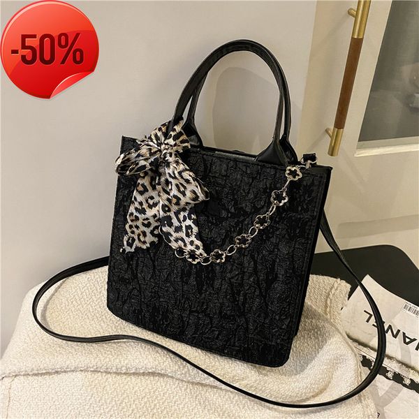 the factory directly temperament 2022 winter new fashion portable princs of wal texture stone grain gradient color msenger women's bag
the factory directly temperament 2022 winter new fashion portable princs of wal texture stone grain gradient color msenger women's bag