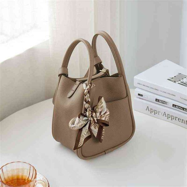 toutou leather bucket bag 2022 new niche design leather silk scarf versatile handbag for women 3635
toutou leather bucket bag 2022 new niche design leather silk scarf versatile handbag for women 3635