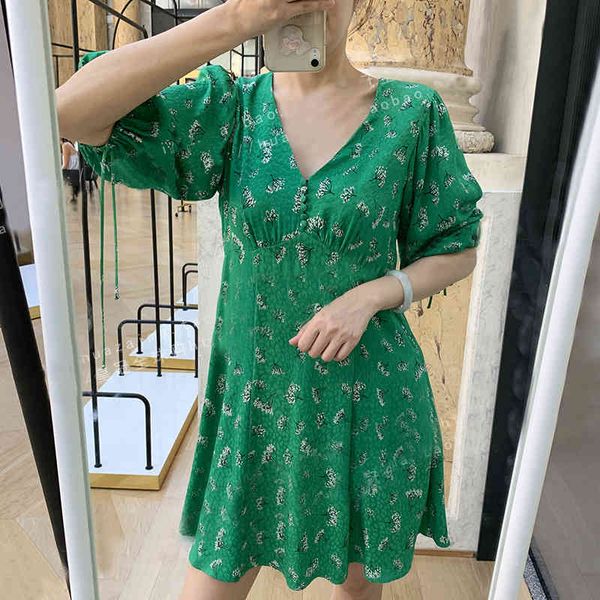 casual dresses autumn and winter temperament lady style v-neck broken flower bubble sleeve thin dress, Black;gray
casual dresses autumn and winter temperament lady style v-neck broken flower bubble sleeve thin dress, Black;gray