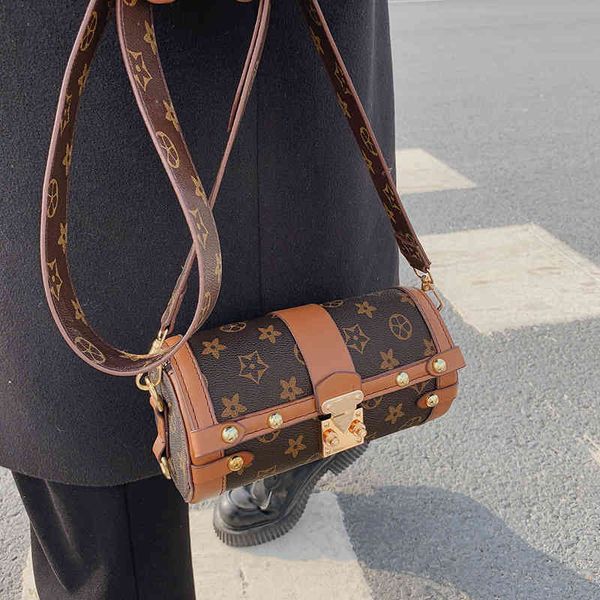 2022 factory wholesale new bag women's new cylinder old flower foreign style chain one shoulder messenger bag net red tide commuter
2022 factory wholesale new bag women's new cylinder old flower foreign style chain one shoulder messenger bag net red tide commuter