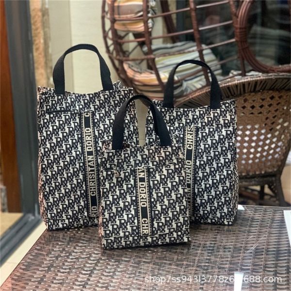 new fan large, medium and small portable lunch make-up file large capacity mother 80% off purse sales
new fan large, medium and small portable lunch make-up file large capacity mother 80% off purse sales