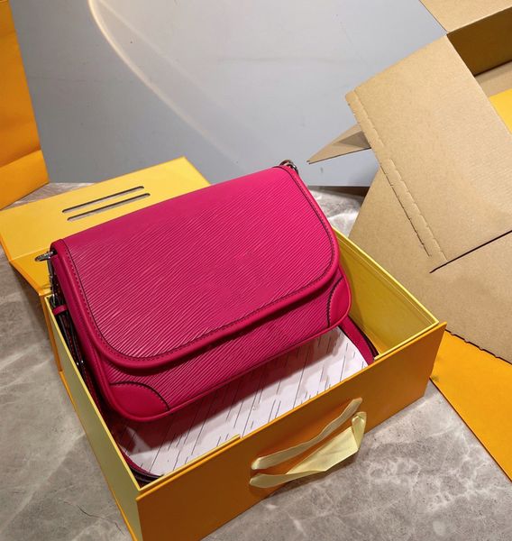 women's classic messenger bag retro arc base letter logo high-end atmosphere luxury designer simple elegant gentle temperament adjustab
women's classic messenger bag retro arc base letter logo high-end atmosphere luxury designer simple elegant gentle temperament adjustab