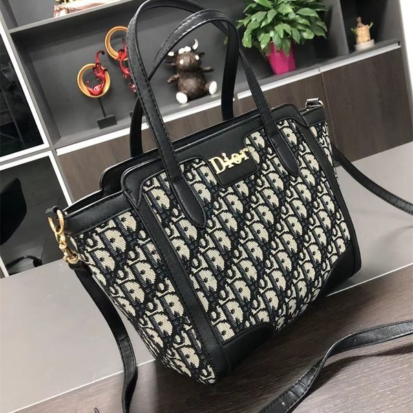 62% off 2022 new designer bags s women one shoulder capacity tote high texture portable large women's messenger
62% off 2022 new designer bags s women one shoulder capacity tote high texture portable large women's messenger
