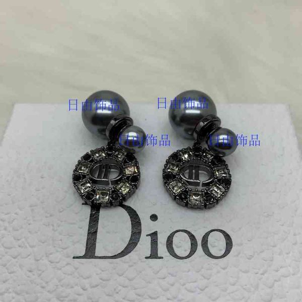new letter square diamond color matching black pearl feminine fashion earrings, Golden
new letter square diamond color matching black pearl feminine fashion earrings, Golden
