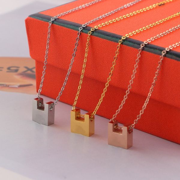 luxury pendant necklaces fashion letter pendants for man woman highly quality women party wedding lovers gift hip hop design jewelry, Silver
luxury pendant necklaces fashion letter pendants for man woman highly quality women party wedding lovers gift hip hop design jewelry, Silver