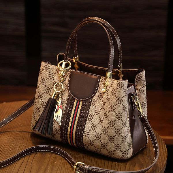 designer bags women's 2022 new fashion versatile one shoulder messenger large capacity light luxury portable tote trend
designer bags women's 2022 new fashion versatile one shoulder messenger large capacity light luxury portable tote trend