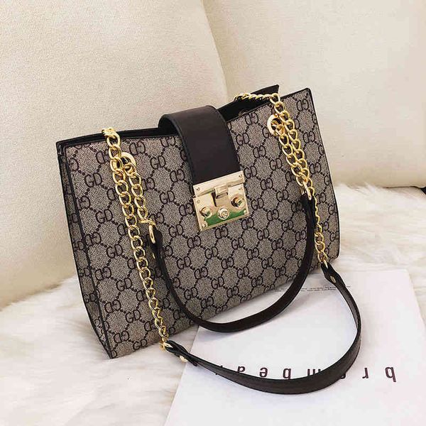 2022 luxury bags 1ctc female version simple versatile lock chain bag atmosphere one messenger bag
2022 luxury bags 1ctc female version simple versatile lock chain bag atmosphere one messenger bag