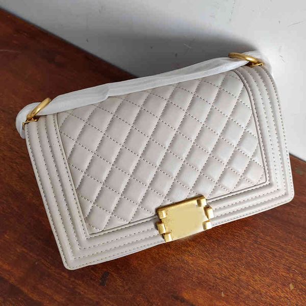 classic boy womens single falp bags lambskin f/w quilted crossbody shoulder real genuine leather 25cm clutch purse chevron/diamo
classic boy womens single falp bags lambskin f/w quilted crossbody shoulder real genuine leather 25cm clutch purse chevron/diamo
