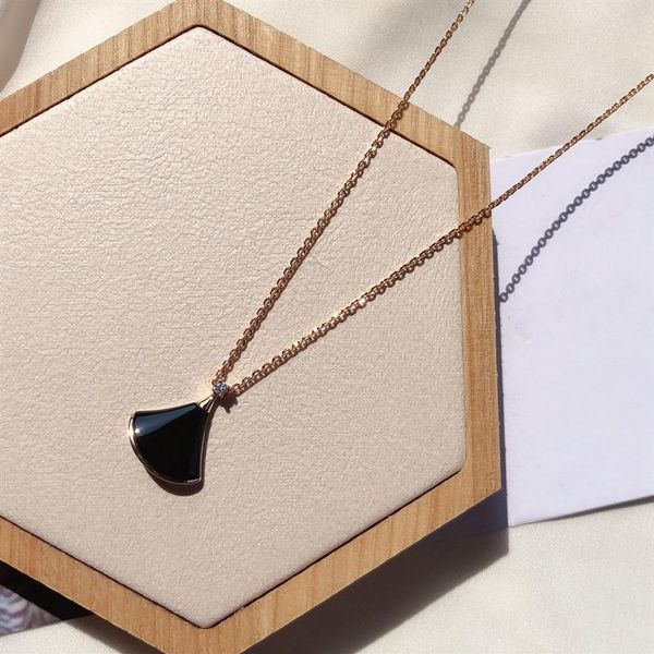 2022 luxury scalloped pendant necklaces brand jewelry for men and women designer necklace silver titanium steel made with box x110232u
2022 luxury scalloped pendant necklaces brand jewelry for men and women designer necklace silver titanium steel made with box x110232u