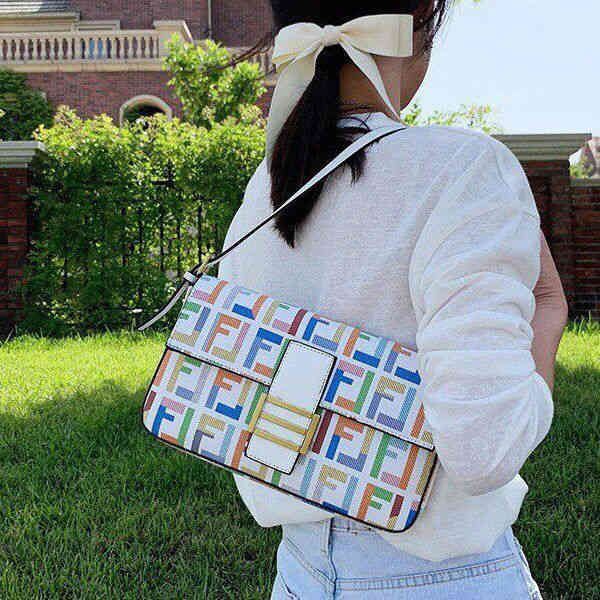 2022 factory wholesale new bag fashion club retro underarm net red chain messenger women's color printing bag
2022 factory wholesale new bag fashion club retro underarm net red chain messenger women's color printing bag