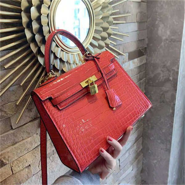 genuine leather 2021 crocodile pattern handbag designer ladies handbags bag purses high-end fashion 8 colors of bags 25 cm good
genuine leather 2021 crocodile pattern handbag designer ladies handbags bag purses high-end fashion 8 colors of bags 25 cm good