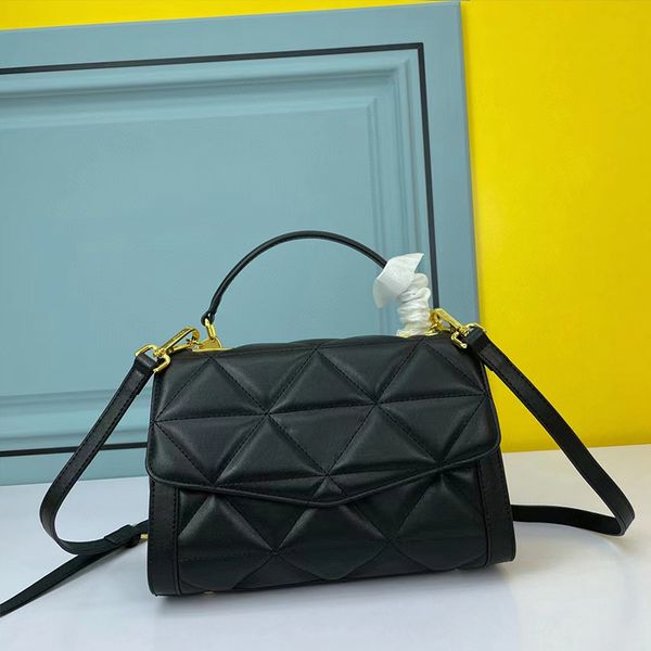 5a quality women crossbody bags purse wholesale price genuine leather bag shoulder flap handbag with small and big lattice diamond size 26cm
5a quality women crossbody bags purse wholesale price genuine leather bag shoulder flap handbag with small and big lattice diamond size 26cm