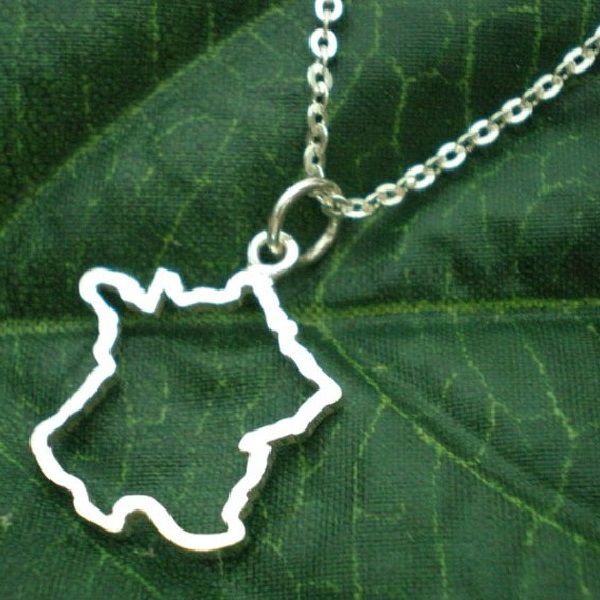 5pcs tiny country map france necklace charm pendant simple hollow outline european pride french paris map necklaces for souvenir gifts, Silver
5pcs tiny country map france necklace charm pendant simple hollow outline european pride french paris map necklaces for souvenir gifts, Silver