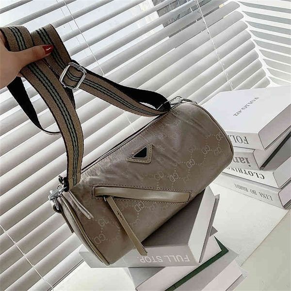 foreign style small versatile cylinder large capacity pillow bag fashion single shoulder bag fashion factory store online
foreign style small versatile cylinder large capacity pillow bag fashion single shoulder bag fashion factory store online
