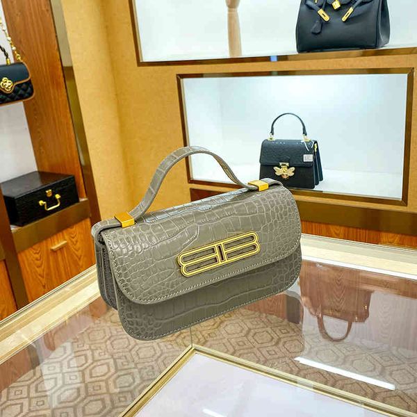 ncsh spring / summer 2022 new crocodile pattern staff bag double b-shaped lock chain bag women's single shoulder underarm diagonal bag
ncsh spring / summer 2022 new crocodile pattern staff bag double b-shaped lock chain bag women's single shoulder underarm diagonal bag