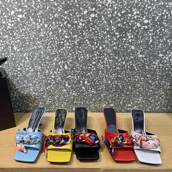 summer new style sandal flat-toe leak leather fashion shoes metal chain silk small corner scarf for ladies, Black
summer new style sandal flat-toe leak leather fashion shoes metal chain silk small corner scarf for ladies, Black
