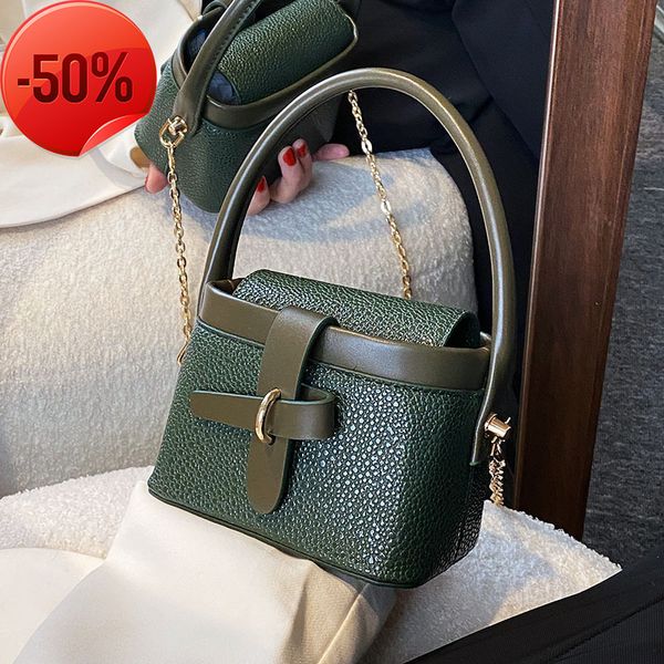 luxury designerthis year's popular 2022 new korean litchi pattern small square box fashion mini portable messenger bag
luxury designerthis year's popular 2022 new korean litchi pattern small square box fashion mini portable messenger bag