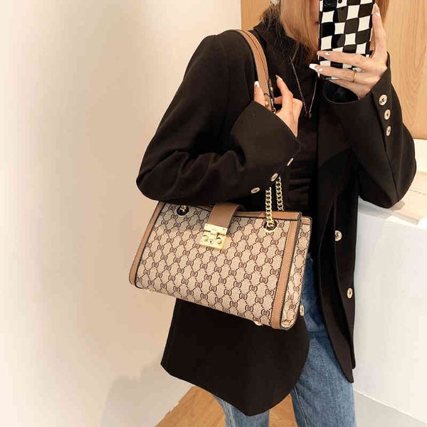 women's bag 2022 trend luxury brand ladies handbag new fashion printed tote large capacity portable shoulder bags
women's bag 2022 trend luxury brand ladies handbag new fashion printed tote large capacity portable shoulder bags