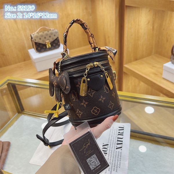 wholesale ladies leather shoulder bags sweet and lovely round portable box bag elegant silk scarf decorative fashion handbags personality jo
wholesale ladies leather shoulder bags sweet and lovely round portable box bag elegant silk scarf decorative fashion handbags personality jo