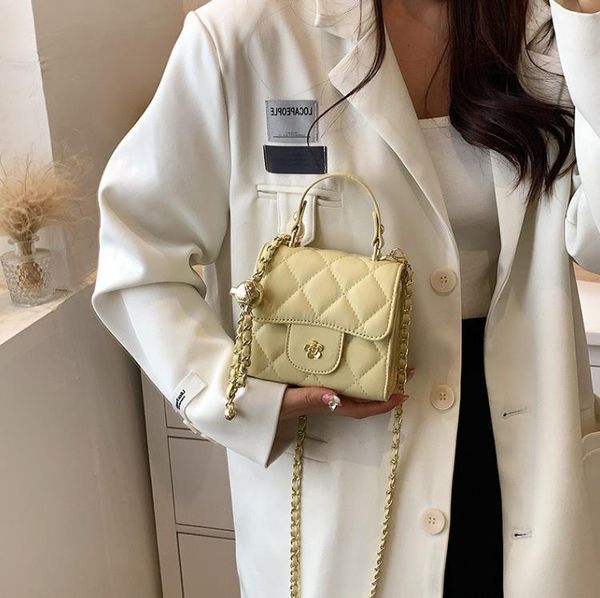 women's bag spring/summer lingge design streamline chain messenger bag 
women's bag spring/summer lingge design streamline chain messenger bag